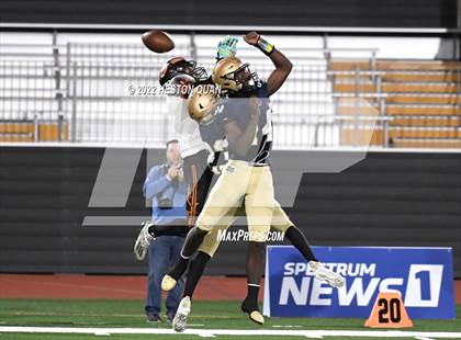 Thumbnail 2 in McClymonds vs. Mater Dei Catholic (CIF State D2-AA Final) photogallery.
