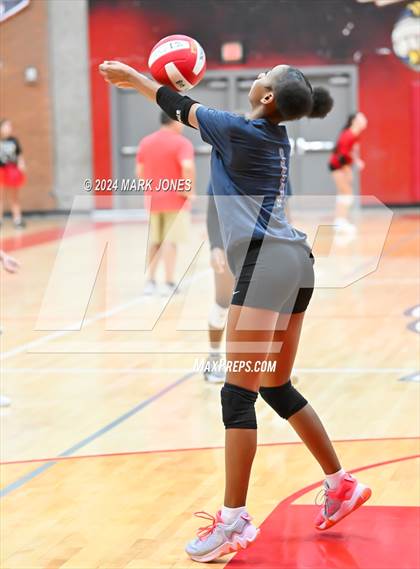 Thumbnail 2 in Northwest Christian vs. Kellis (Ironwood Scrimmage) photogallery.