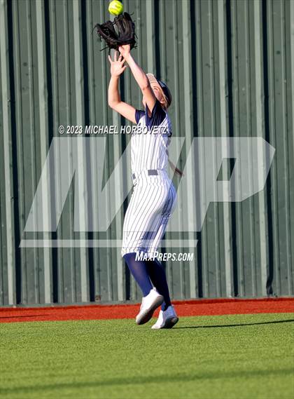 Thumbnail 3 in Lewisville vs. Allen (UIL 6A Bi-District) photogallery.