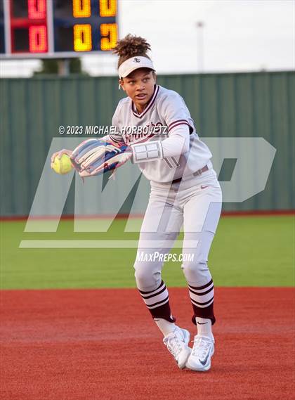 Thumbnail 1 in Lewisville vs. Allen (UIL 6A Bi-District) photogallery.