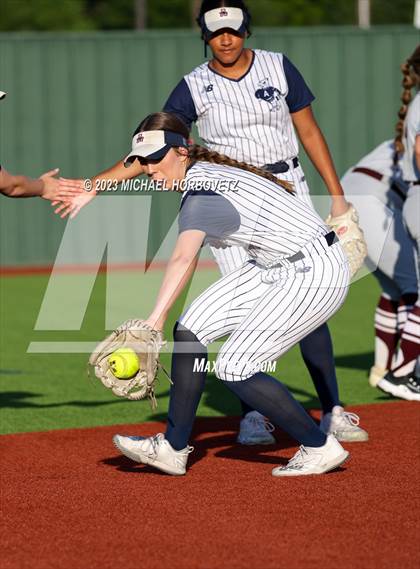 Thumbnail 3 in Lewisville vs. Allen (UIL 6A Bi-District) photogallery.