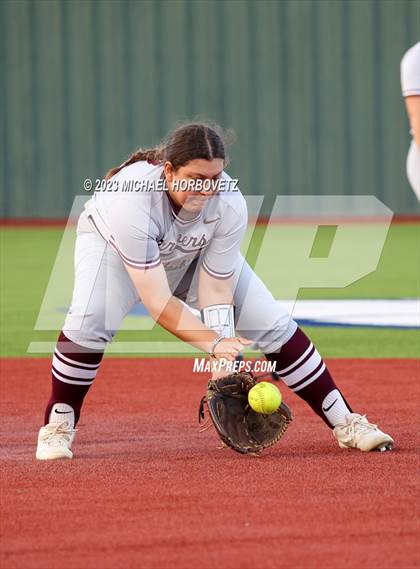 Thumbnail 3 in Lewisville vs. Allen (UIL 6A Bi-District) photogallery.