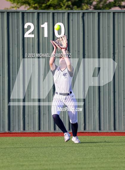 Thumbnail 3 in Lewisville vs. Allen (UIL 6A Bi-District) photogallery.
