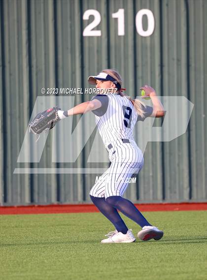 Thumbnail 2 in Lewisville vs. Allen (UIL 6A Bi-District) photogallery.
