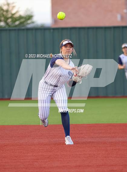 Thumbnail 3 in Lewisville vs. Allen (UIL 6A Bi-District) photogallery.