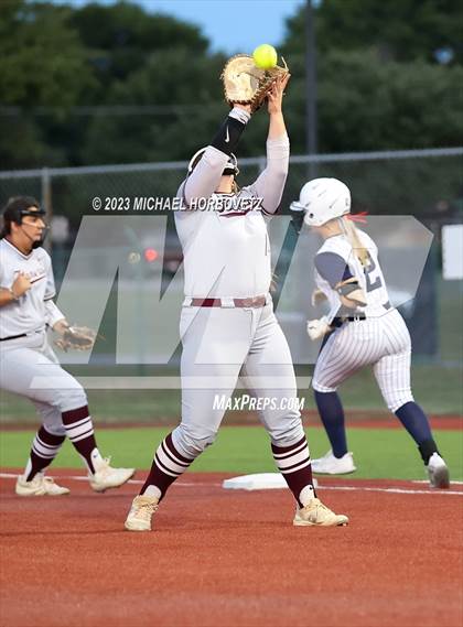 Thumbnail 3 in Lewisville vs. Allen (UIL 6A Bi-District) photogallery.