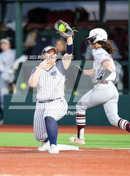 Thumbnail 3 in Lewisville vs. Allen (UIL 6A Bi-District) photogallery.