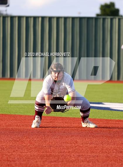 Thumbnail 3 in Lewisville vs. Allen (UIL 6A Bi-District) photogallery.