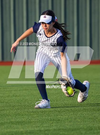 Thumbnail 2 in Lewisville vs. Allen (UIL 6A Bi-District) photogallery.