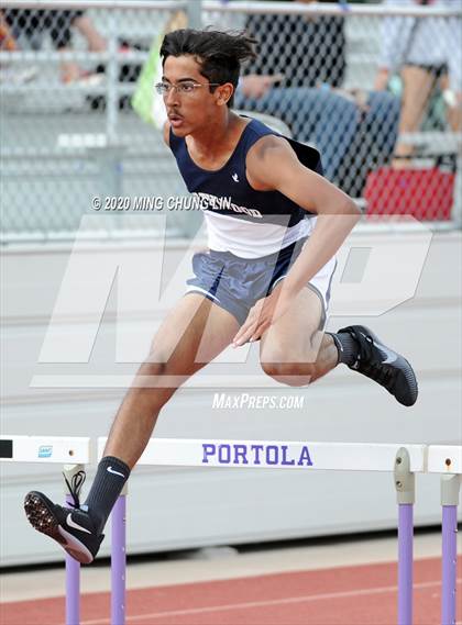 Thumbnail 1 in Earl Engman Relays (Shuttle Low Hurdles) photogallery.