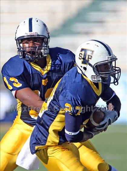 Thumbnail 1 in Skyline vs. Stony Point (Texas 5A D1 Region II Quarterfinal Playoff) photogallery.