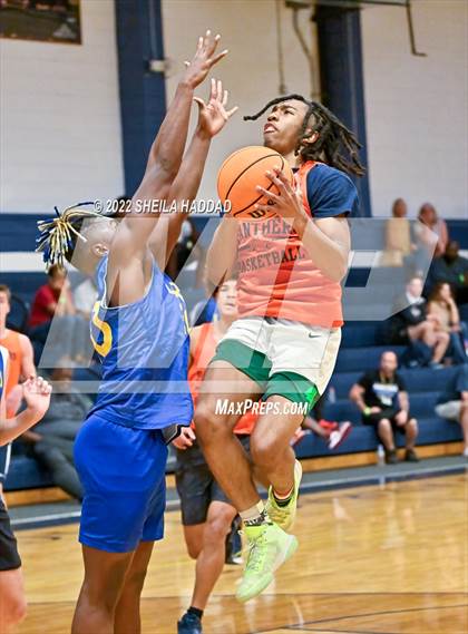 Thumbnail 1 in Bradenton Christian vs Largo (The Hoop Vibe) photogallery.
