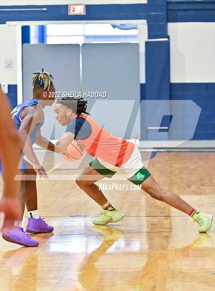 Thumbnail 2 in Bradenton Christian vs Largo (The Hoop Vibe) photogallery.