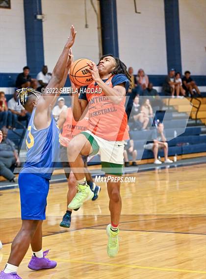 Thumbnail 3 in Bradenton Christian vs Largo (The Hoop Vibe) photogallery.