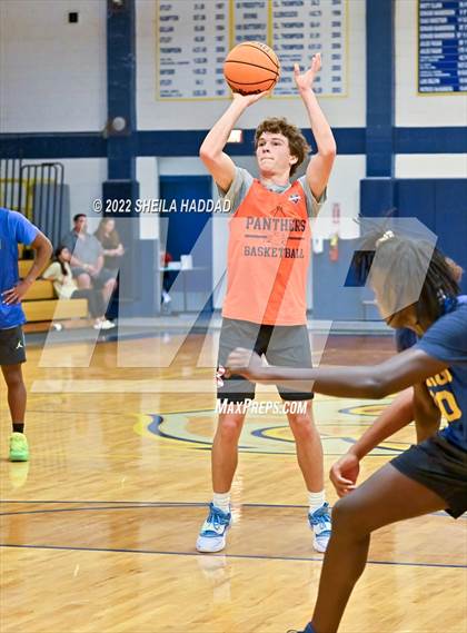 Thumbnail 2 in Bradenton Christian vs Largo (The Hoop Vibe) photogallery.