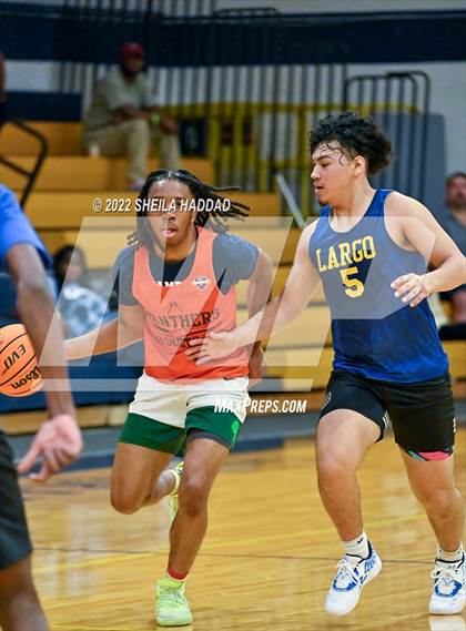 Thumbnail 3 in Bradenton Christian vs Largo (The Hoop Vibe) photogallery.