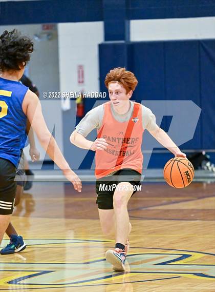 Thumbnail 3 in Bradenton Christian vs Largo (The Hoop Vibe) photogallery.