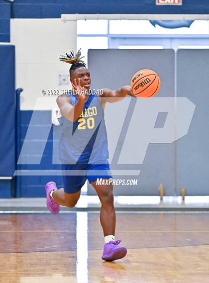 Thumbnail 3 in Bradenton Christian vs Largo (The Hoop Vibe) photogallery.