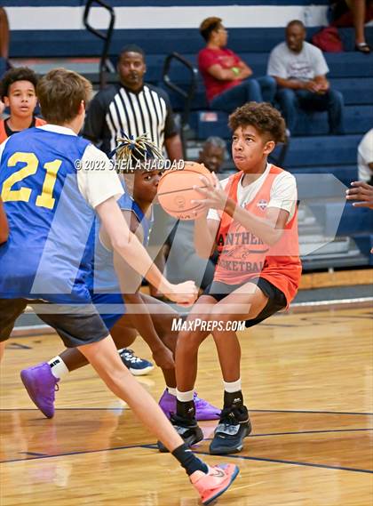 Thumbnail 2 in Bradenton Christian vs Largo (The Hoop Vibe) photogallery.