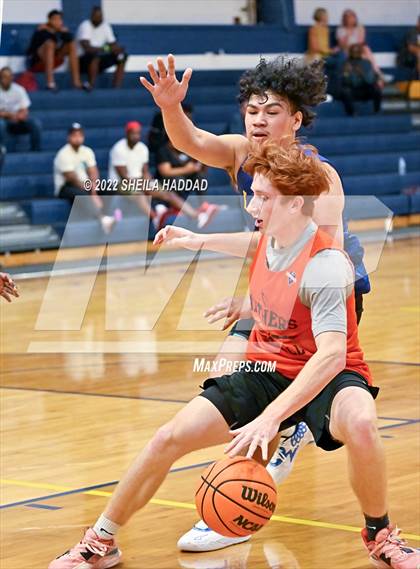 Thumbnail 2 in Bradenton Christian vs Largo (The Hoop Vibe) photogallery.