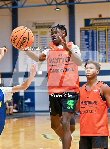 Thumbnail 3 in Bradenton Christian vs Largo (The Hoop Vibe) photogallery.