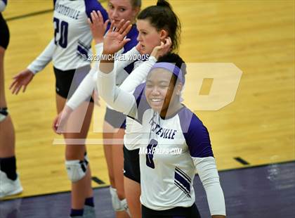 Thumbnail 2 in Fayetteville vs. Rogers photogallery.