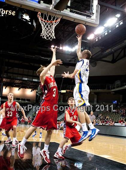 Thumbnail 3 in St. Henry vs. Newport Central Catholic (KHSAA Ninth Region Quarterfinals) photogallery.