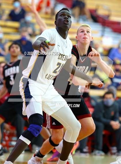 Thumbnail 3 in Crean Lutheran vs. JSerra Catholic (Mater Dei Extravaganza) photogallery.