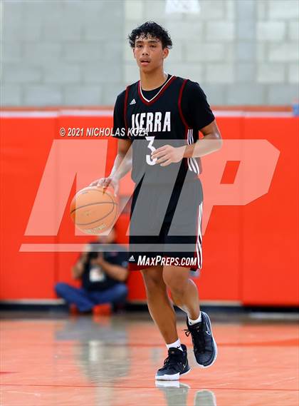 Thumbnail 3 in Crean Lutheran vs. JSerra Catholic (Mater Dei Extravaganza) photogallery.