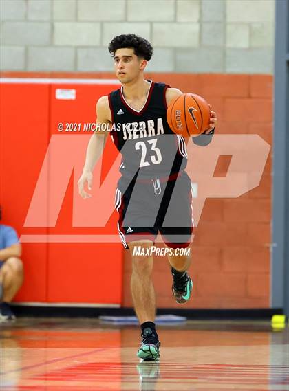 Thumbnail 3 in Crean Lutheran vs. JSerra Catholic (Mater Dei Extravaganza) photogallery.