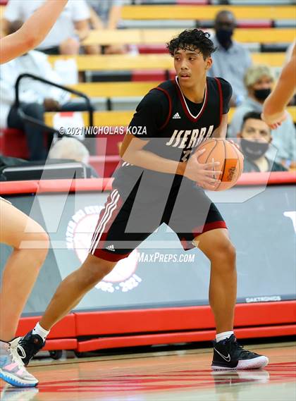 Thumbnail 1 in Crean Lutheran vs. JSerra Catholic (Mater Dei Extravaganza) photogallery.