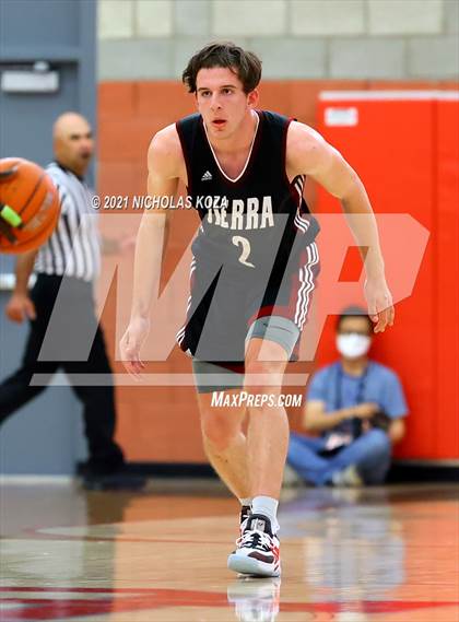 Thumbnail 3 in Crean Lutheran vs. JSerra Catholic (Mater Dei Extravaganza) photogallery.