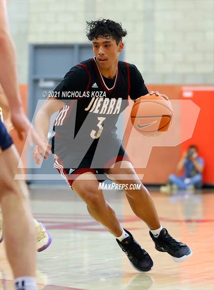 Thumbnail 1 in Crean Lutheran vs. JSerra Catholic (Mater Dei Extravaganza) photogallery.