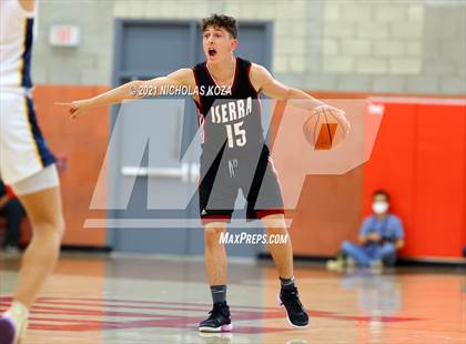 Thumbnail 1 in Crean Lutheran vs. JSerra Catholic (Mater Dei Extravaganza) photogallery.