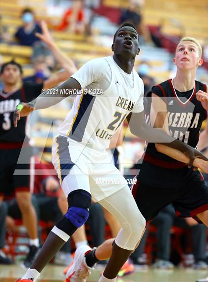Thumbnail 2 in Crean Lutheran vs. JSerra Catholic (Mater Dei Extravaganza) photogallery.