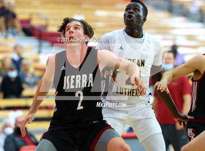 Thumbnail 1 in Crean Lutheran vs. JSerra Catholic (Mater Dei Extravaganza) photogallery.