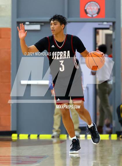 Thumbnail 3 in Crean Lutheran vs. JSerra Catholic (Mater Dei Extravaganza) photogallery.