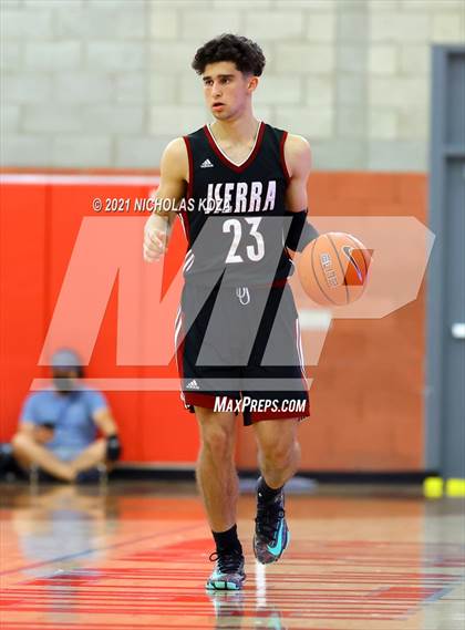 Thumbnail 2 in Crean Lutheran vs. JSerra Catholic (Mater Dei Extravaganza) photogallery.