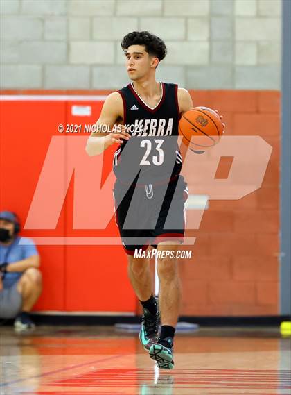 Thumbnail 1 in Crean Lutheran vs. JSerra Catholic (Mater Dei Extravaganza) photogallery.