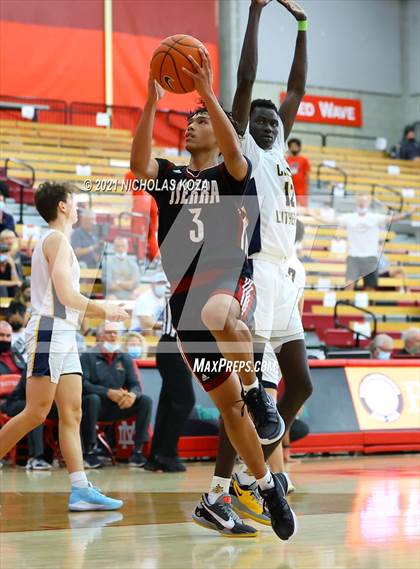 Thumbnail 3 in Crean Lutheran vs. JSerra Catholic (Mater Dei Extravaganza) photogallery.