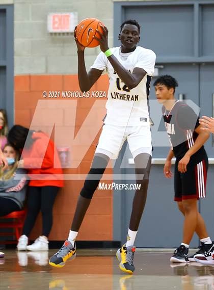 Thumbnail 3 in Crean Lutheran vs. JSerra Catholic (Mater Dei Extravaganza) photogallery.