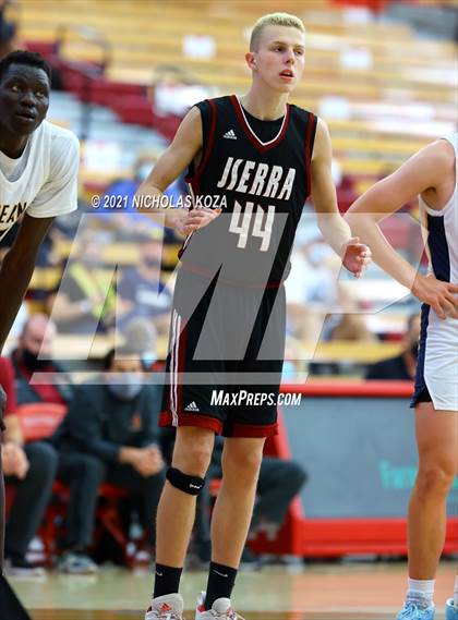 Thumbnail 1 in Crean Lutheran vs. JSerra Catholic (Mater Dei Extravaganza) photogallery.