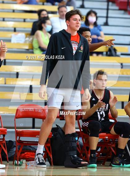 Thumbnail 2 in Crean Lutheran vs. JSerra Catholic (Mater Dei Extravaganza) photogallery.