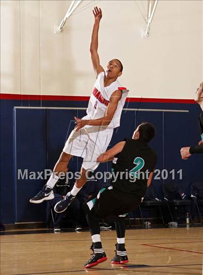 Thumbnail 2 in Contreras @ Bellarmine-Jefferson (Bell-Jeff Holiday Classic) photogallery.