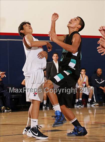 Thumbnail 2 in Contreras @ Bellarmine-Jefferson (Bell-Jeff Holiday Classic) photogallery.