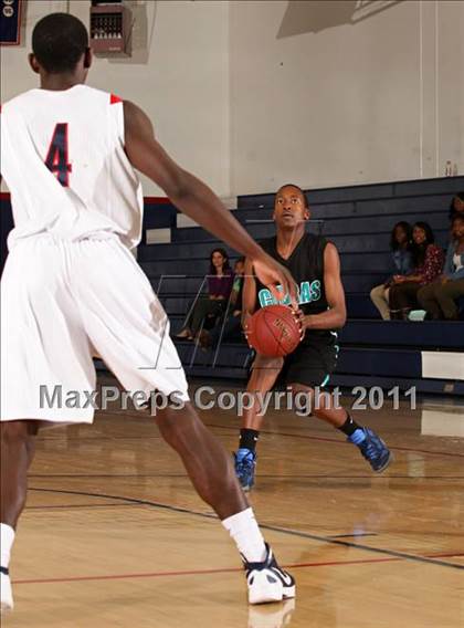 Thumbnail 1 in Contreras @ Bellarmine-Jefferson (Bell-Jeff Holiday Classic) photogallery.