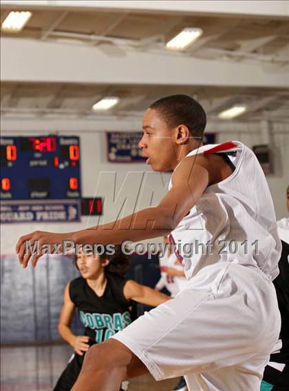 Thumbnail 1 in Contreras @ Bellarmine-Jefferson (Bell-Jeff Holiday Classic) photogallery.