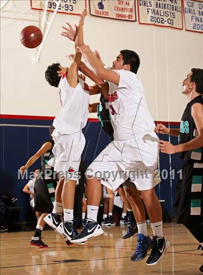 Thumbnail 3 in Contreras @ Bellarmine-Jefferson (Bell-Jeff Holiday Classic) photogallery.