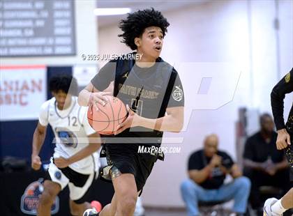 Thumbnail 3 in Oak Cliff Faith Family Academy vs Bella Vista Grind Academy (Tarkanian Classic) photogallery.