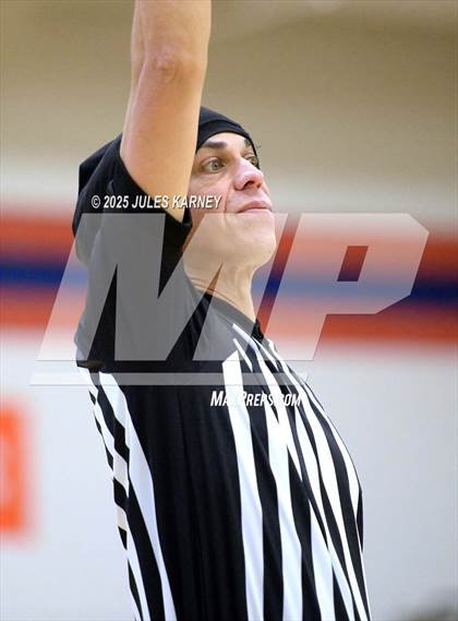 Thumbnail 3 in Oak Cliff Faith Family Academy vs Bella Vista Grind Academy (Tarkanian Classic) photogallery.